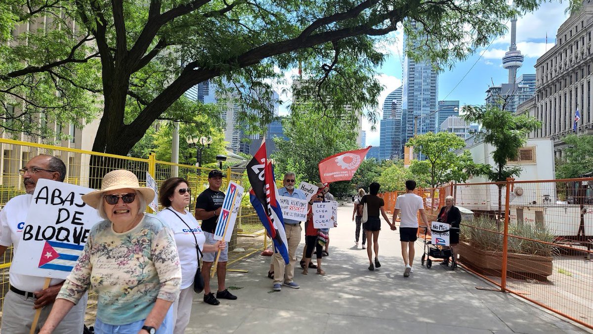 Amigos y cubanos exigieron el fin del bloqueo estadounidense contra Cuba 🇨🇺 en las ciudades de Ottawa y Toronto, Canadá 🇨🇦, en Miami, EEUU 🇺🇲, y en Panamá 🇵🇦, en una nueva jornada de #PuentesDeAmor.

#MejorSinBloqueo
