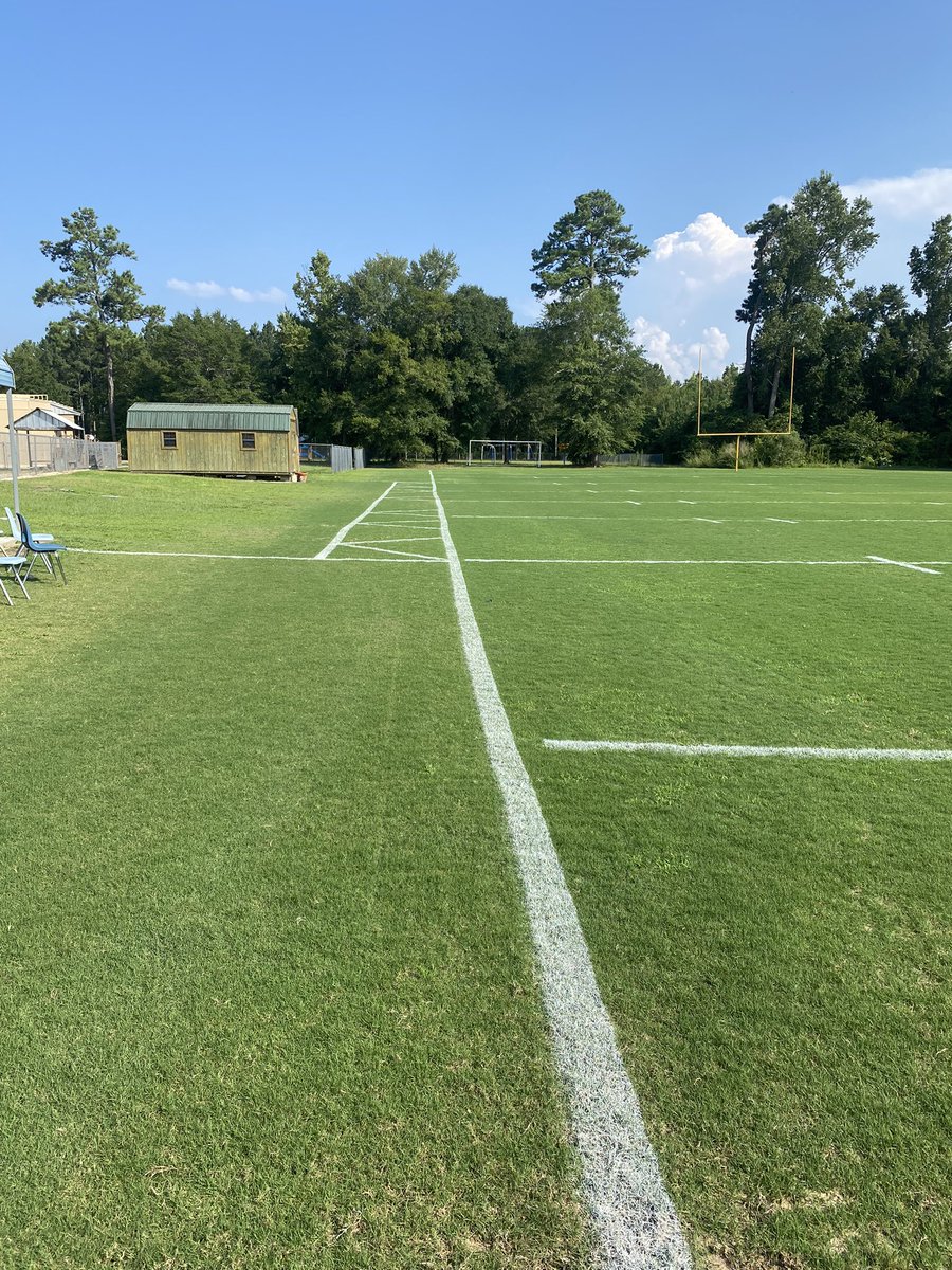 Coach_Pfiester's tweet photo. Pads Monday = Painting Sunday.  Enjoyed some quality time with @PfiesterTrevor before he heads back north tomorrow!  Looking forward to teaching our competitive period’s tomorrow…1st Down/3rd Down, GoalLine and 2 minute!!  #TideFAST🌊 #Team26 #Play12 https://t.co/YmuHl7raeH