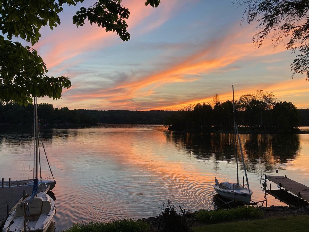 Visit_NJ's tweet photo. Calling all lake lovers ๐ฃ๐
๐ Swartswood, New Jersey
.
.
.
๐ท: @hickoryhollowhouse (via Instagram)
#VisitNJ #NewJersey #SwartswoodNJ #NJSunset https://t.co/ilmuOnbWji
