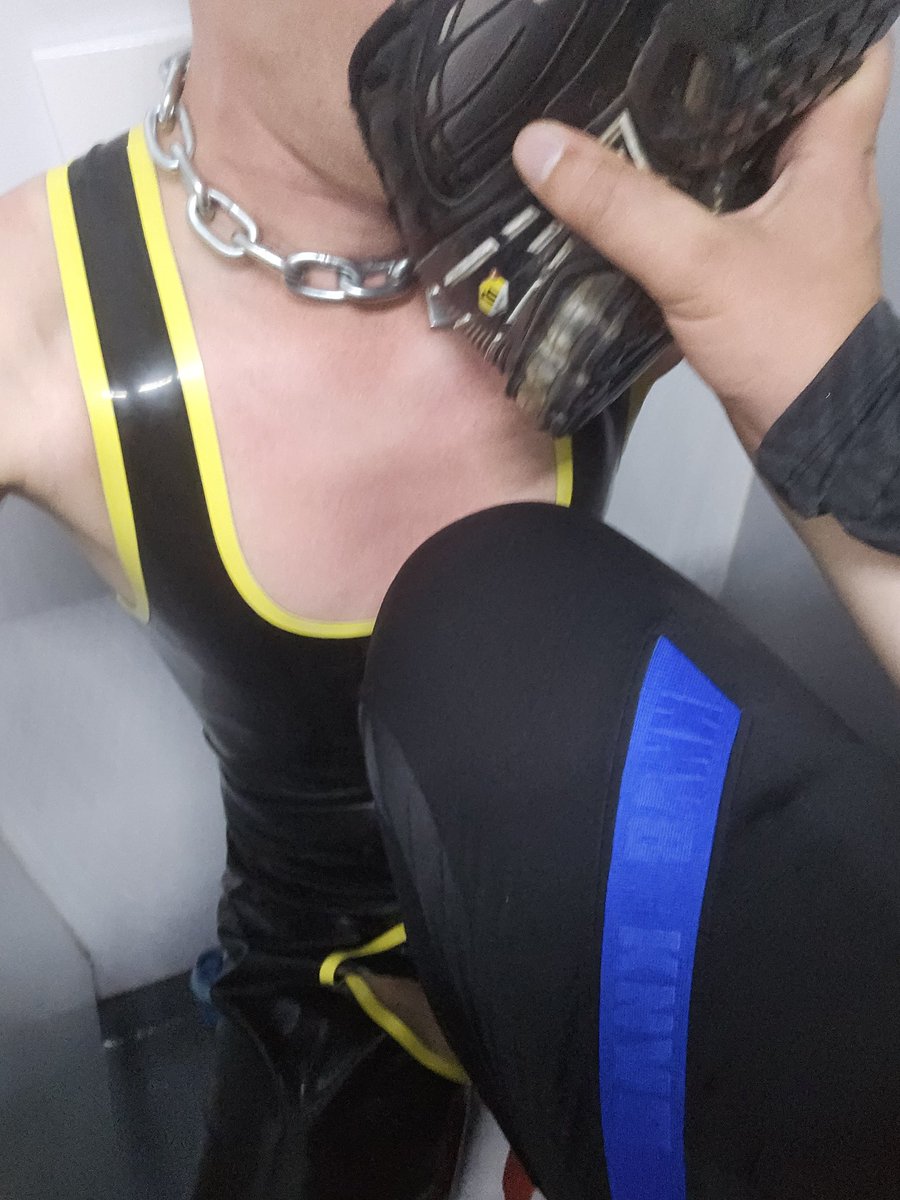 Pupmaxnl's tweet photo. Milkshake is fun😈👟🤤 https://t.co/uBda6HYNOa