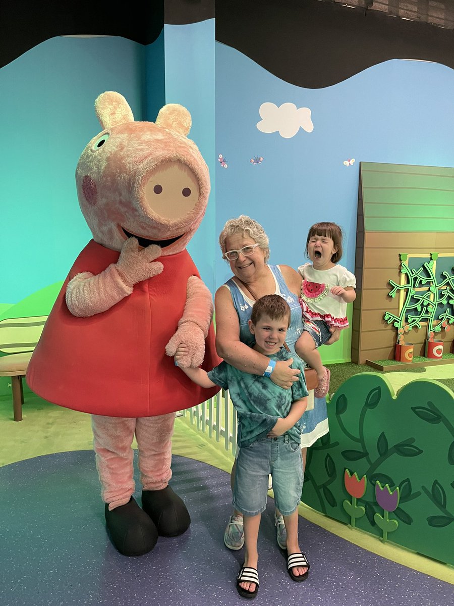 MissHollyKnott's tweet photo. Last little day trip fun for the summer!  Heidi loves Peppa only if she plastic and doesn’t move 🤣
#heidimadelynknott #kelleremersonknott https://t.co/MwIAYLgf2r