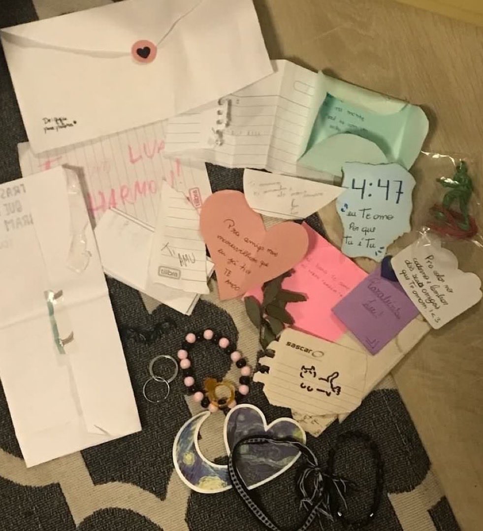 “a ela deve jogar tudo fora”

eu: