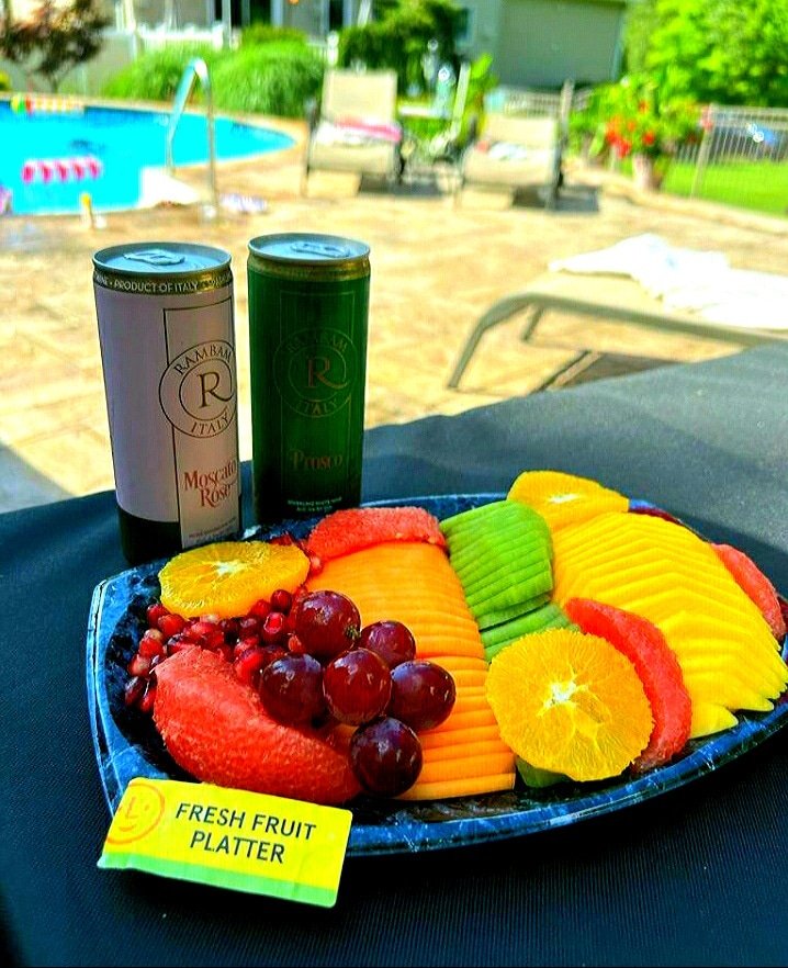 HHWines_'s tweet photo. It's a fruitful smiley day when you have Rambam Bubbly Moscato Rosé and Prosco Champagne Cans combined with a fruit platter from Landau'sM arket. #fruitfulday #happyday #rambambubbly #prosco #champagnecans #fruitplatter #landaussupermarket #instagood #foodie #thirstythursday https://t.co/jQnmpO1yFp