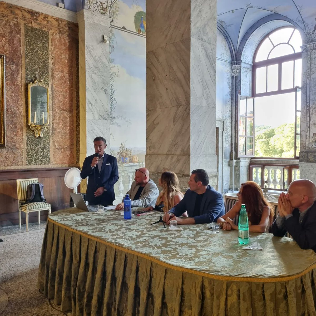 "Ariccia da Amare" è un contenitore di eventi che testimonia quanto sia fondamentale la cooperazione tra Istituzioni, Amministrazioni comunali e Associazioni locali. L’obiettivo è promuovere a livello regionale, nazionale e internazionale patrimonio e cultura del territorio.