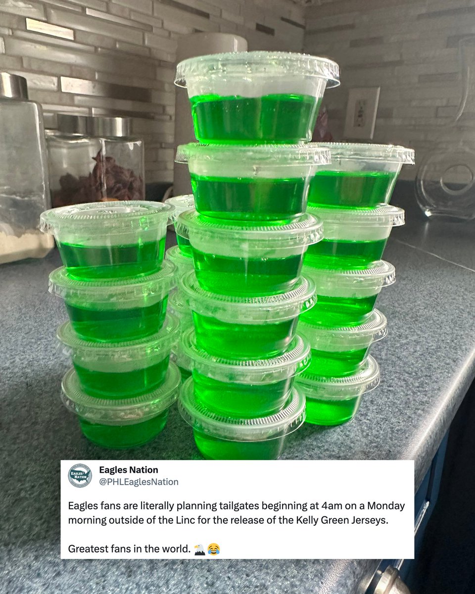 Eagles's tweet image. Only our fans would tailgate our pro shop opening 🤣

#KellyGreenIsBack 

(📸: via @ali_41_)