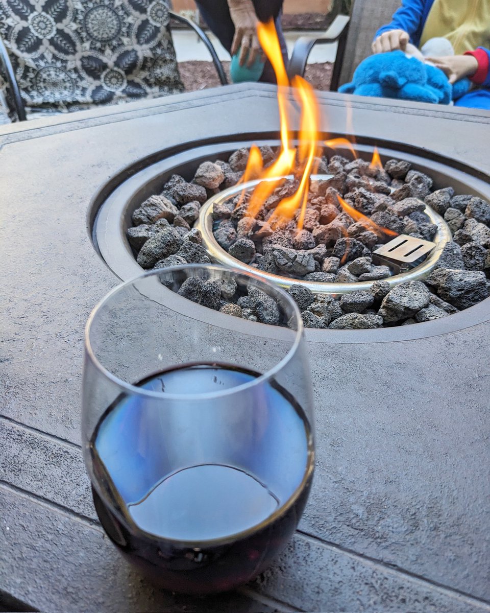 BayAreaKnitter's tweet photo. Spent a #relaxing evening around the fire pit with my neighbors after a long day of holding our community garage sale yesterday. #santacruzlife https://t.co/XHwZZNPysS