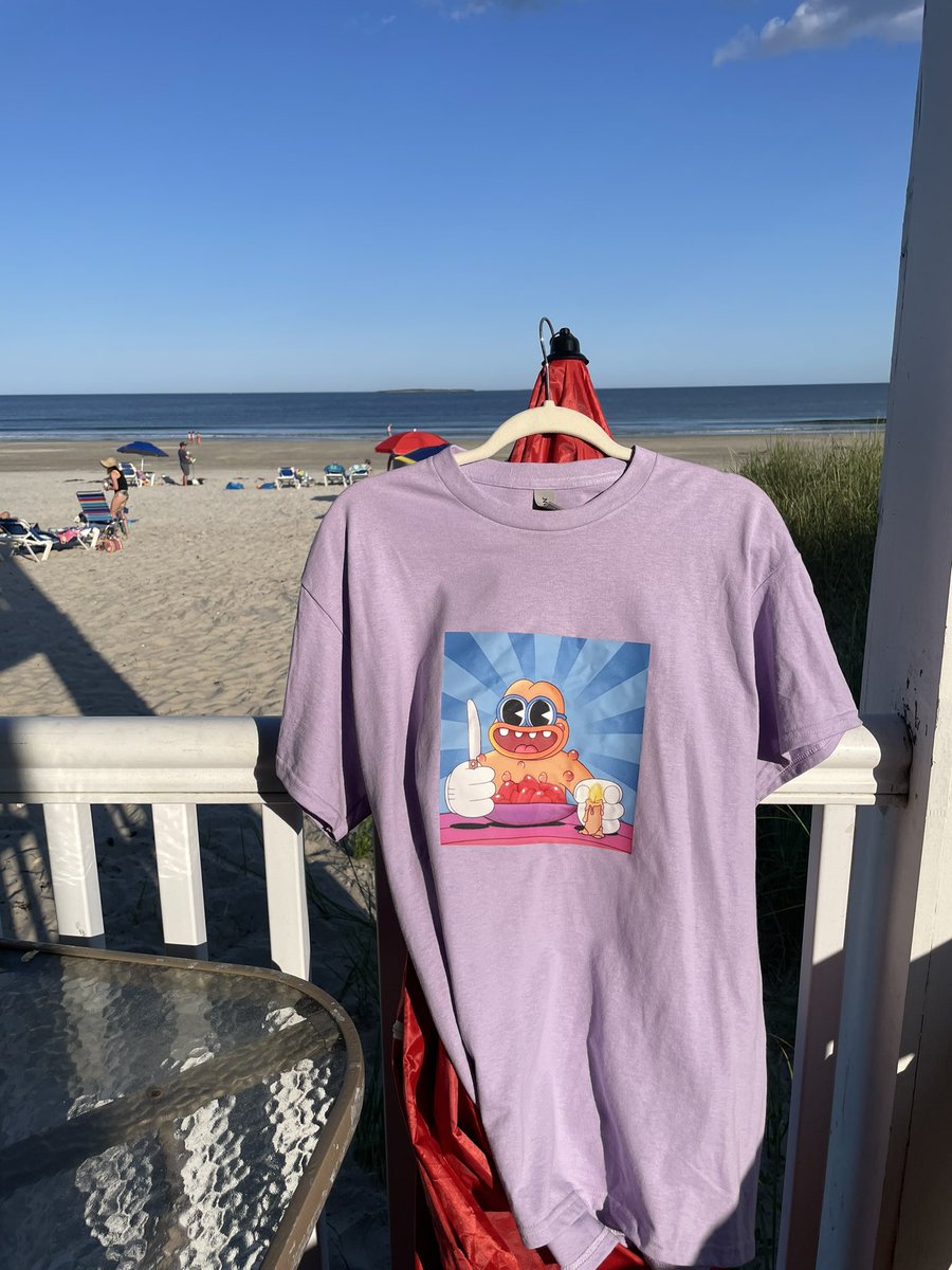 @frankythefrog @fordenad @mkaufi @loonilee @YoDontMentionMe Frankie made it to the beach!! I’m trying to bring him home but he’s not going, tomorrow I’ll try again.. #LeapSquad 🐝🐸