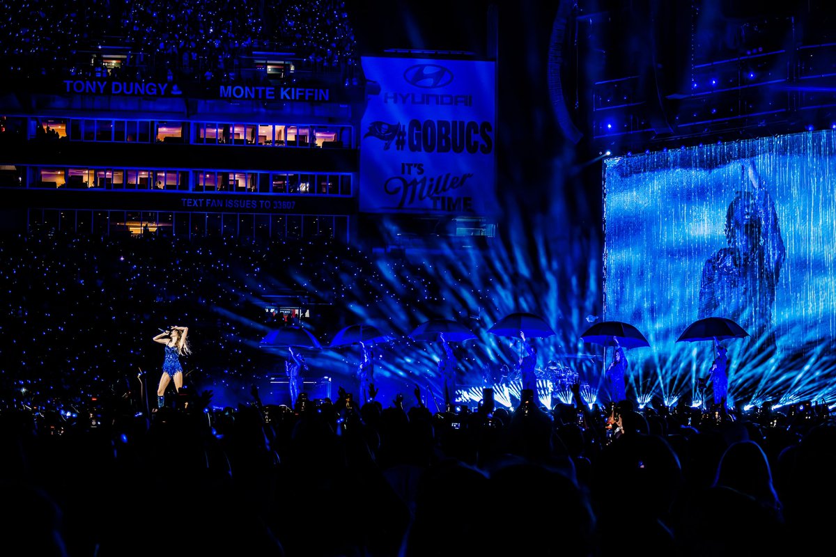 THIS!!!! What I would give to be able to capture <a href="/taylorswift13/">Taylor Swift</a> on tour 🥹

Reminder I took these with a point &amp; shoot. Plus every woman who’s taken photos from their seat like this has created some of the most beautiful art of this tour 💖