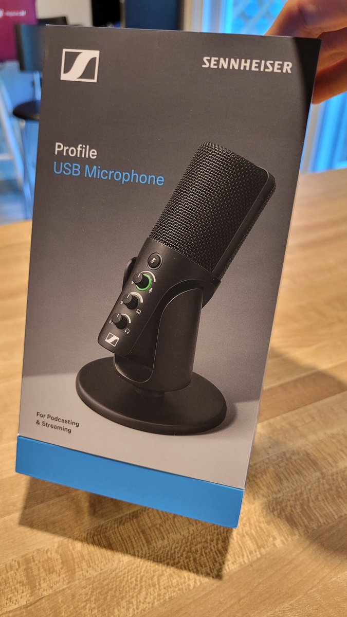 Vilis_Farthuk's tweet photo. Thanks to @Sennheiser and the Cohorts at @MinnMaxShow for this super cool microphone!
GIve #MinnMax lots of love, and while I haven't used it yet, this #sennheiser microphone looks/feels like the most professional thing I've ever owned. https://t.co/354WlZ3e6H