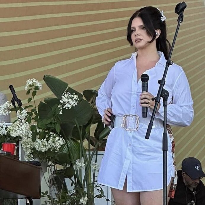 lanadelreynbr's tweet photo. Curiosidade: Lana Del Rey não cantou nenhuma música dos álbuns, Ultraviolence, Honeymoon e Lust For Life no show de hoje. https://t.co/Unv9lrYJCU