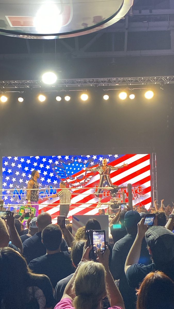 los_treces's tweet photo. #wwemiami https://t.co/Rpc2mIaWCF
