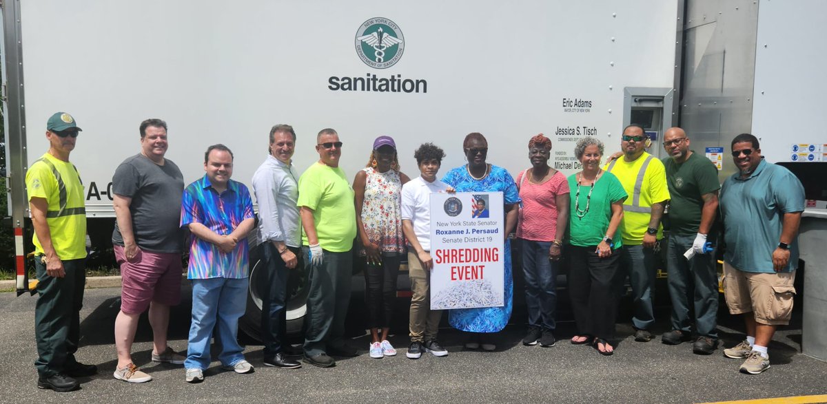 SenatorPersaud's tweet photo. It's a sunny Sunday and we completed another successful community document shredding event  w/ @NYCSanitation @SenJoeAddabbo  @Stacey23AD  #QueensCountySavingsBank

#Teamwork 
#Community 
#SD19
#Lindenwood
#HowardBeach
#freedocumentshredding https://t.co/TCUObNDKDV