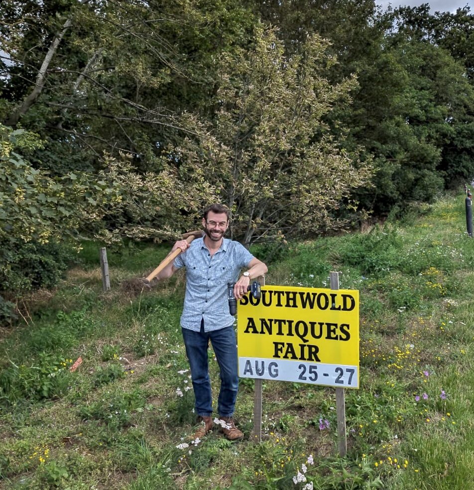 Today we put signs out for the next Lomax Antiques fair to be held at @StFelixSch in Southwold on 25-27 August #southwold #suffolk #antiques #antiquesfair #lomaxfairs #familybusiness