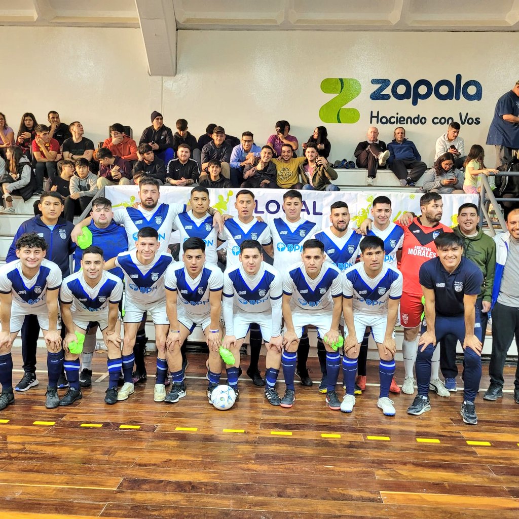 prensa_gabriel's tweet photo. #Futsal en #Zapala #SoyMaty @CarlinKoopmann #DanielLLorenti @OmarGutierrezOk #DonBosco #Union https://t.co/6TSqJ2XrTF