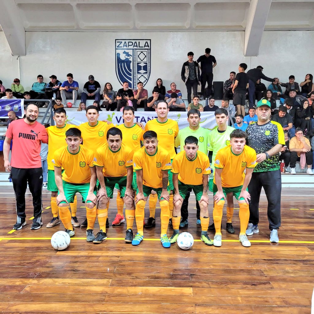 prensa_gabriel's tweet photo. #Futsal en #Zapala #SoyMaty @CarlinKoopmann #DanielLLorenti @OmarGutierrezOk #DonBosco #Union https://t.co/6TSqJ2XrTF