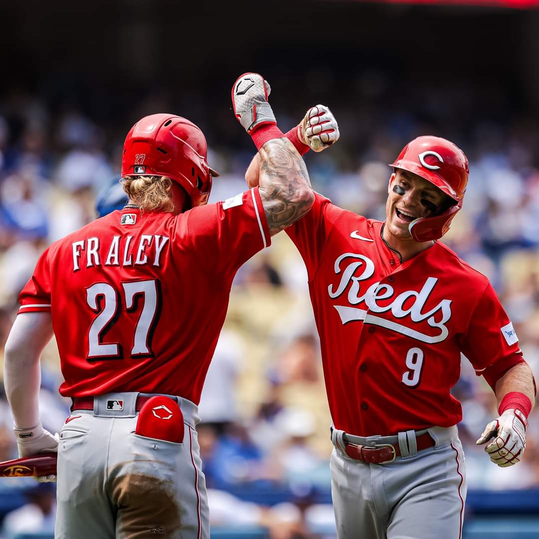 CincyProblems's tweet photo. AND THIS SERIES BELONGS TO THE REDS! #ATOBTTR https://t.co/4bCfgMo86w