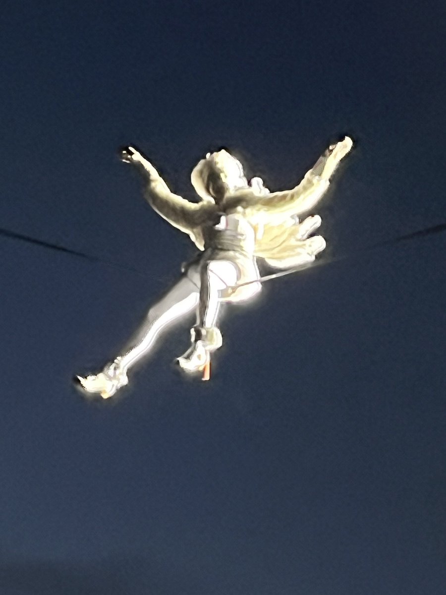 zinkabell2's tweet photo. Best show, best night no words thank you 🪶🤍@IFMKfest @scenesfromMK @GratteCiel #PlacedesAnges https://t.co/Gw9CNkfGJI