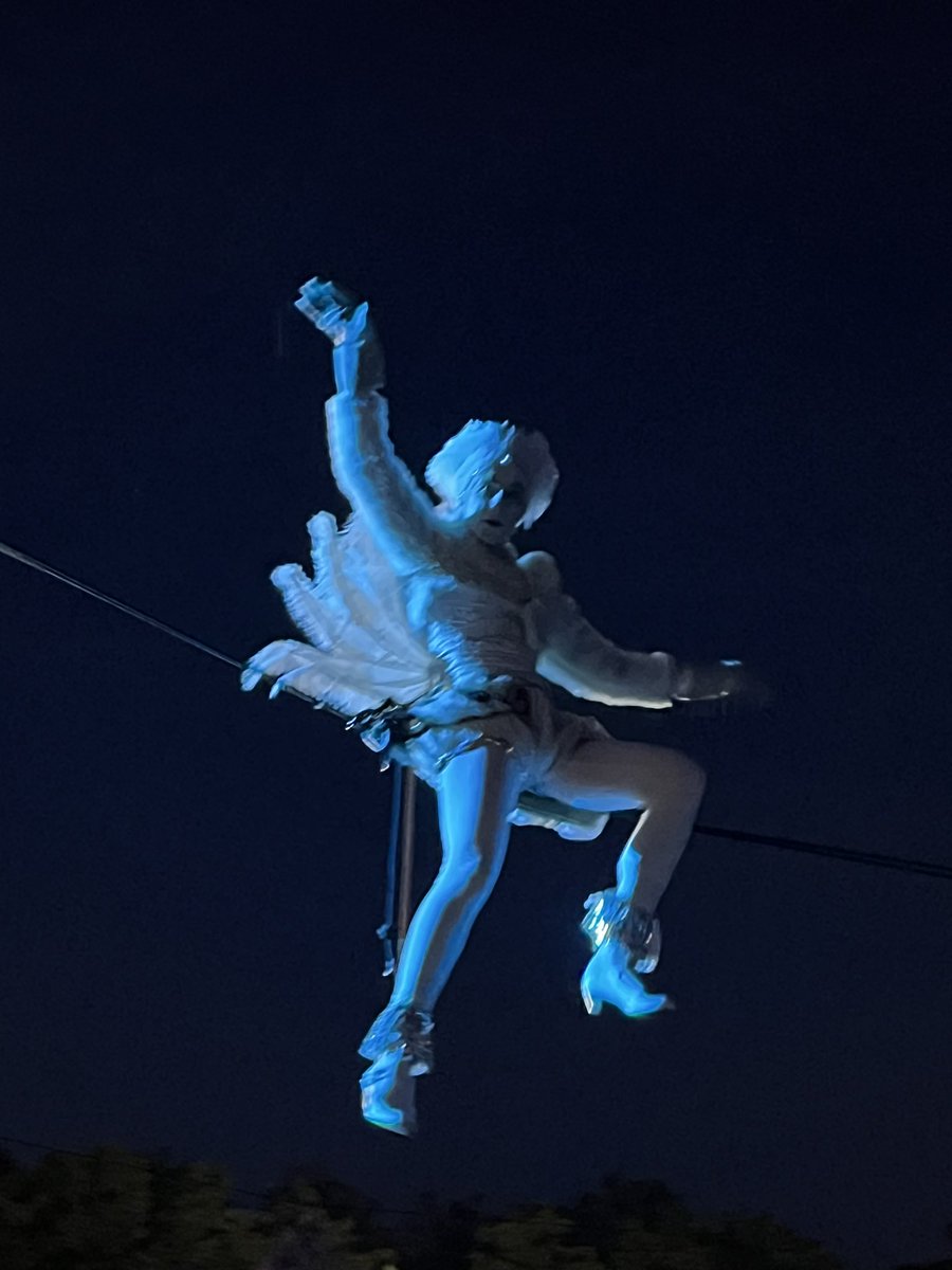 zinkabell2's tweet photo. Best show, best night no words thank you 🪶🤍@IFMKfest @scenesfromMK @GratteCiel #PlacedesAnges https://t.co/Gw9CNkfGJI