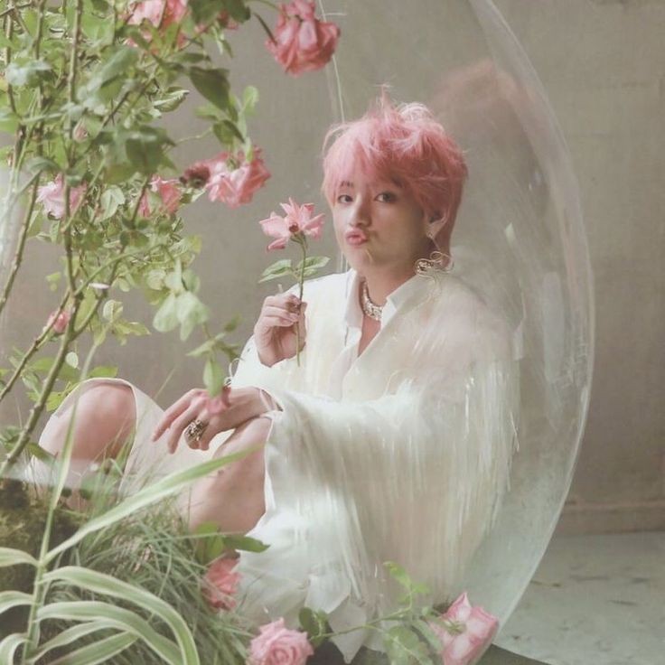 dokjaesmio's tweet photo. au kooktae — petalos 🪷

Un corazón roto no podría doler tanto, ni llegar al punto de m@t@rtë, ¿verdad? 

Entonces, ¿por qué a jk le dolía tanto cada vez que miraba a th con él? ¿Por qué de repente comenzó a vomitar pétalos cubiertos con sangre? https://t.co/ZwortUkdPB