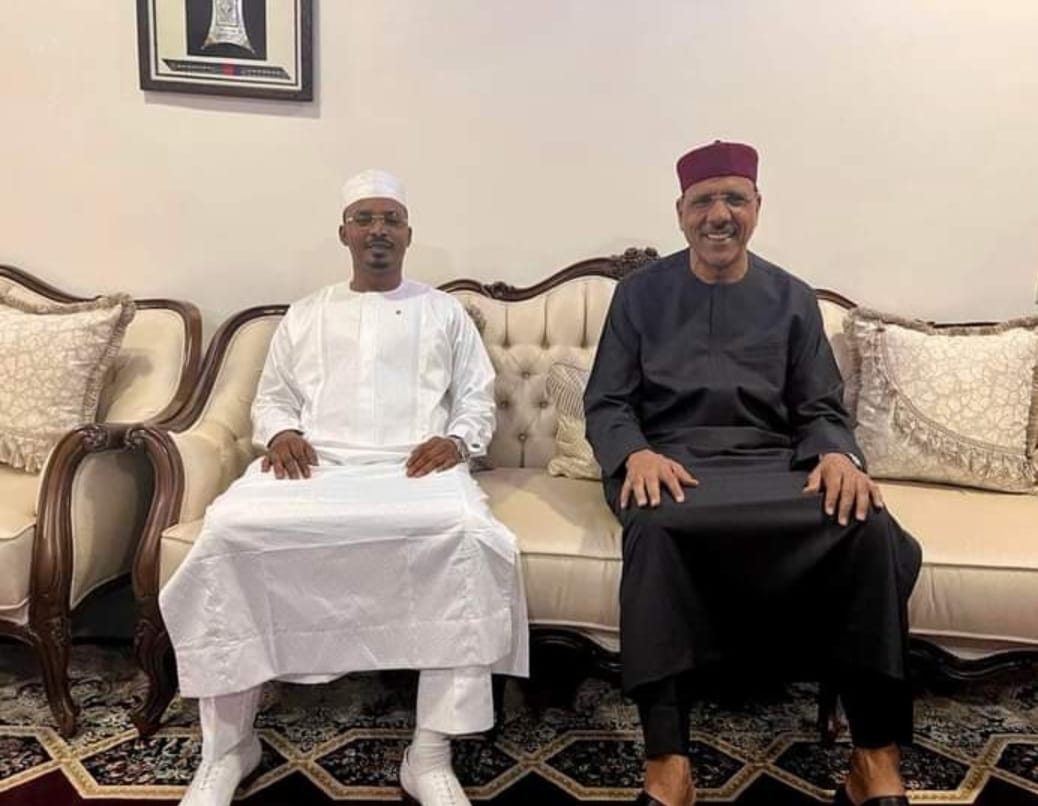 AlmouA92570's tweet image. #Niger
#Niamey aujourd'hui. 
Un #President , un #putschiste et un #héritier du #trône !