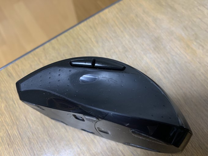 親指あたる部分だけ。ベタついてはいないので加水分解とは別かしら🤔 