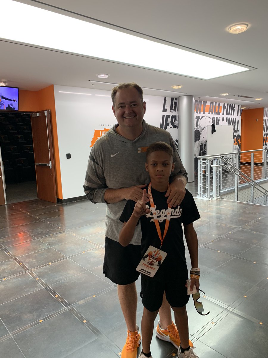 AntoineWard17's tweet photo. My boy had an awesome time in Knoxville this weekend. 🍊🍊🍊 #VFL @coachjoshheupel  @CoachKelseyPope @AmariJefferson6 https://t.co/aNPDohUGgb