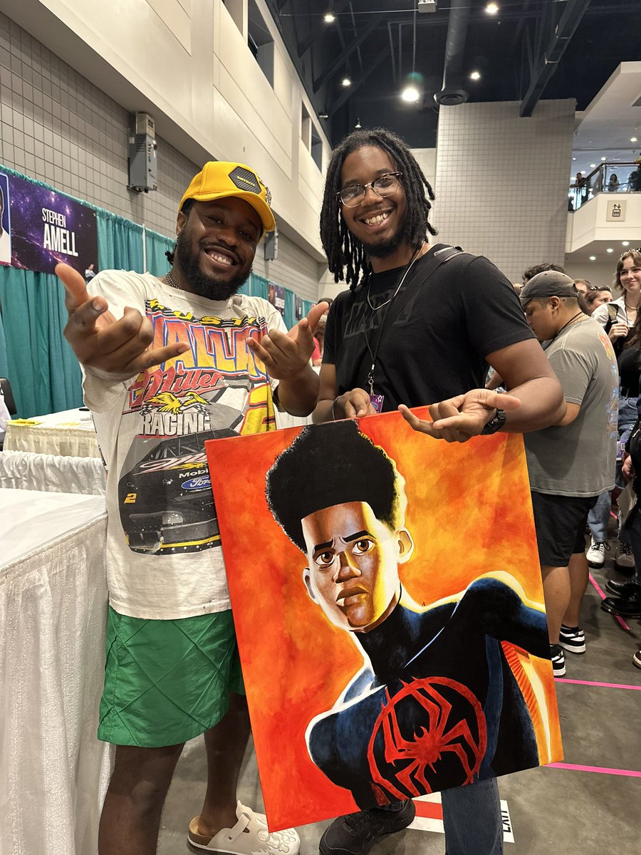 artxaj's tweet photo. Idk what y’all been up to, but I literally got a chance to show my Miles Morales piece to @shameikmoore himself 🔥✊🏾🕷️🕸️🎨 https://t.co/k3NEf1sncA