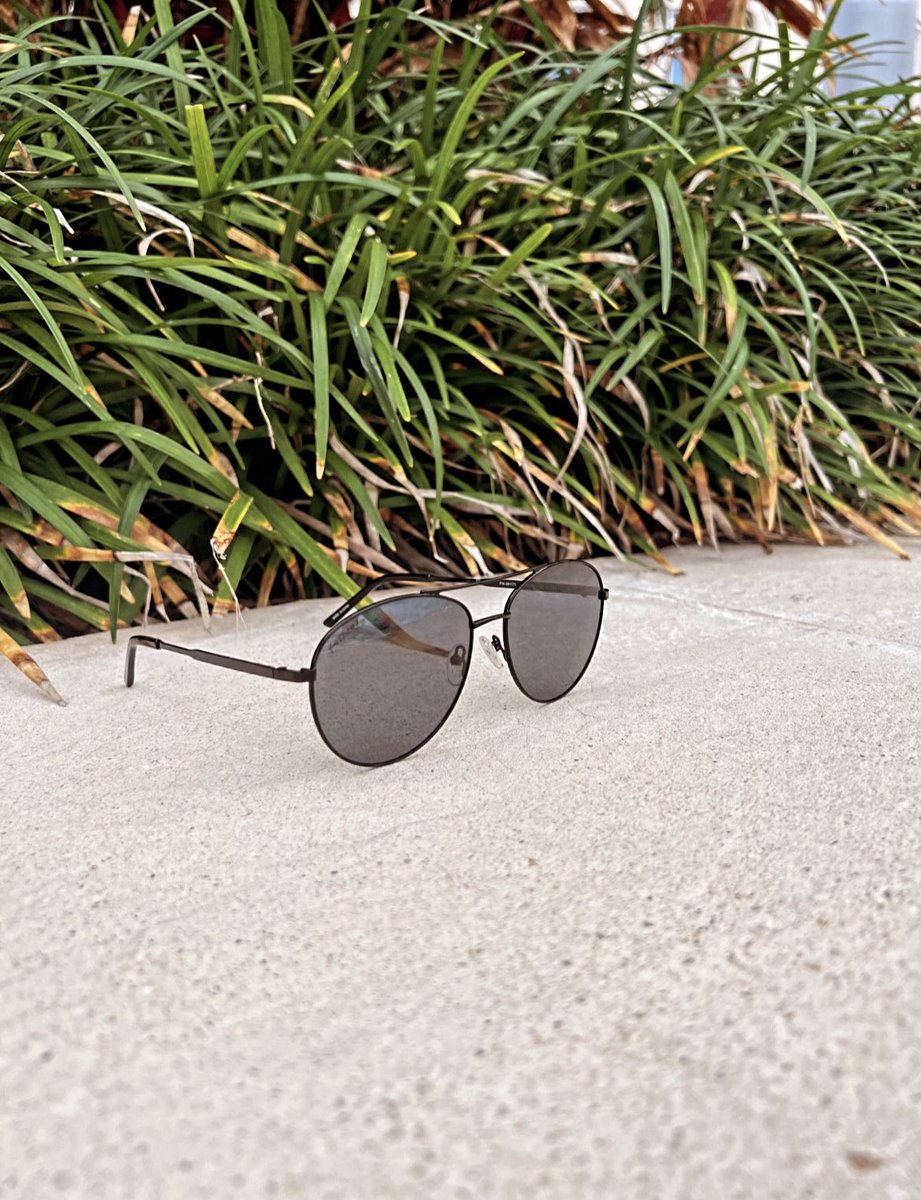 Our ZOUND frames look good anywhere 😎

Link in bio to shop 🖱️

#fatheadz | #fatheadzeyewear | #zound | #eyewear | #eyewearfashion | #notjustforfatheads | #aviators