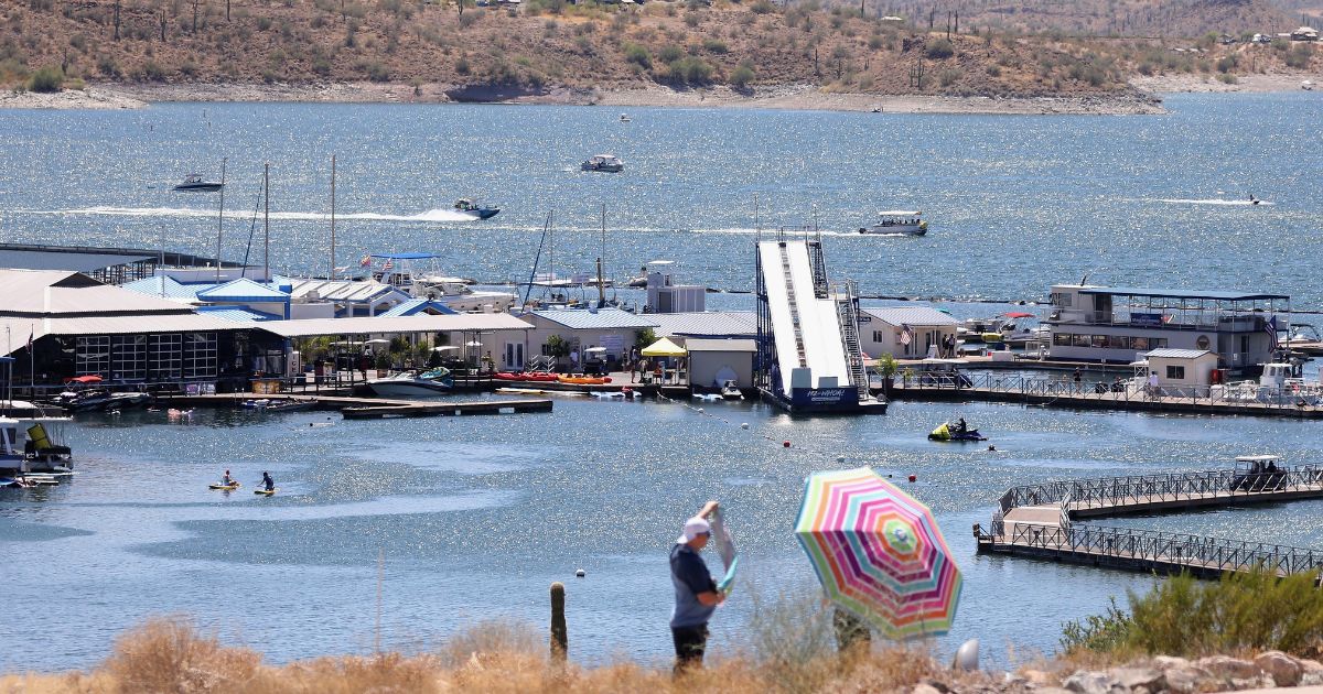 ForksTalk Newswatch: Mom Accidentally Amputates Young Daughter's Leg, Leads to Her Death After Being Run Over by Boat: A 6-year-old girl died Friday at an Arizona lake after she was struck by a boat that was being driven by her mother.  

 The incident… dlvr.it/Ssykr5
