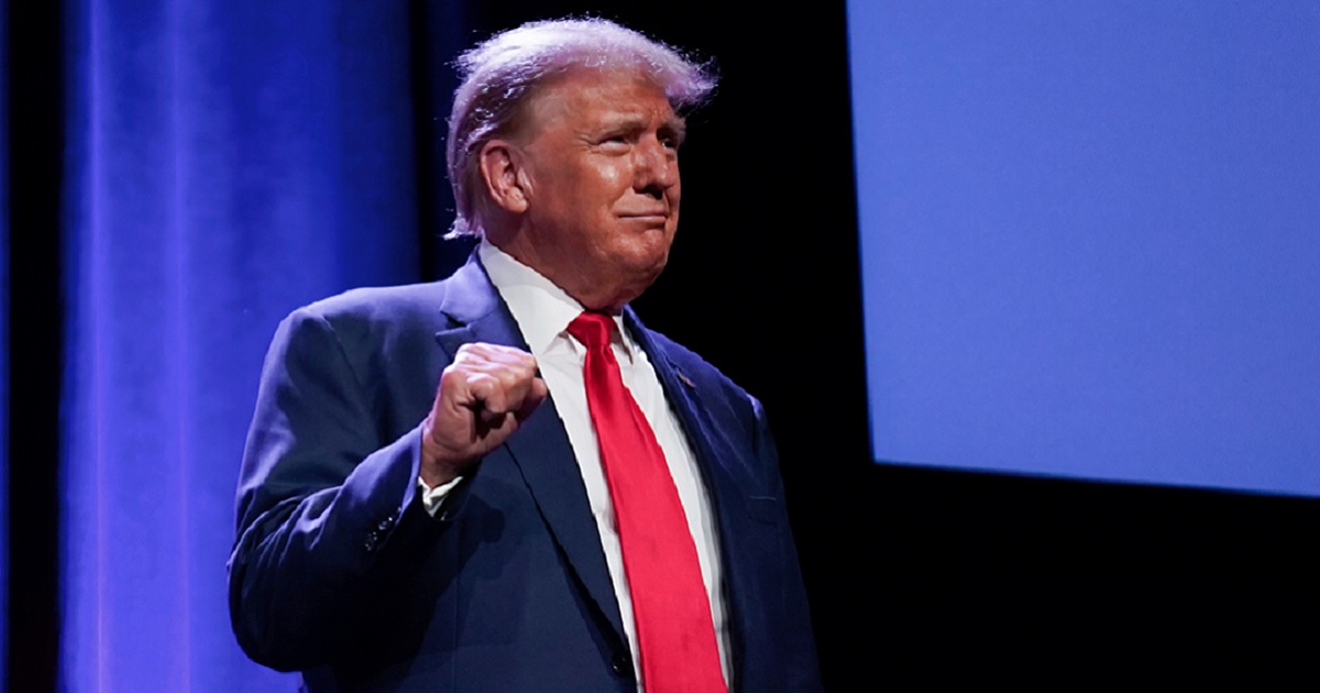 ForksTalk Newswatch: Trump Slams GOP Candidate Will Hurd for Claiming He's Running to 'Stay Out of Prison': Former President Donald Trump lashed out at former Rep. Will Hurd of Texas after Hurd told Iowans on Friday that Trump is only running for… dlvr.it/Ssykr7