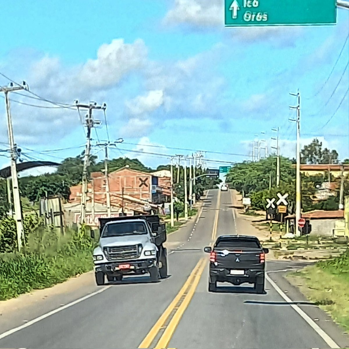 CarrosPodres's tweet photo. #Ford #MercrdesBenz #Onibusmercedes #FordPampa #FordF12000 #MBo362 #Caezeadacobceicao #Cedro #Iguatu #Ceara #Brasil https://t.co/Zn2xwVf5cn