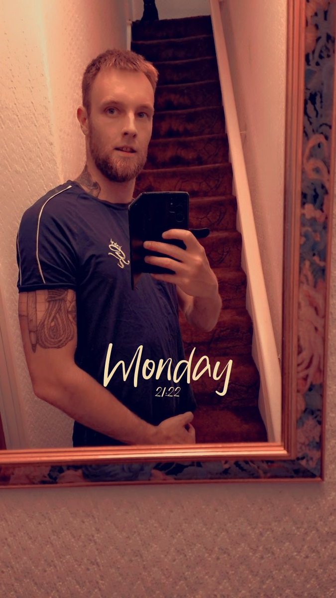 Crowie92's tweet photo. Been a while since I've posted so here's a after gym selfie 🤳 🤪 😅 #gymlife #gymrat #gymmotivation #Progress https://t.co/TtU5iwlbT7