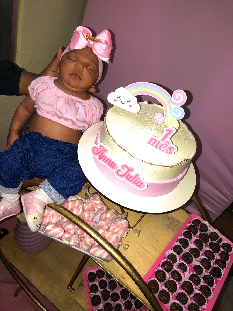 pretinhaday01's tweet photo. 1 mês da minha bebê arco-íris, um mês completa com esse amor, um mês de muitos que virão! Te amo minha princesa 🙏🏿🥺🥰 https://t.co/ms53zlkOnR