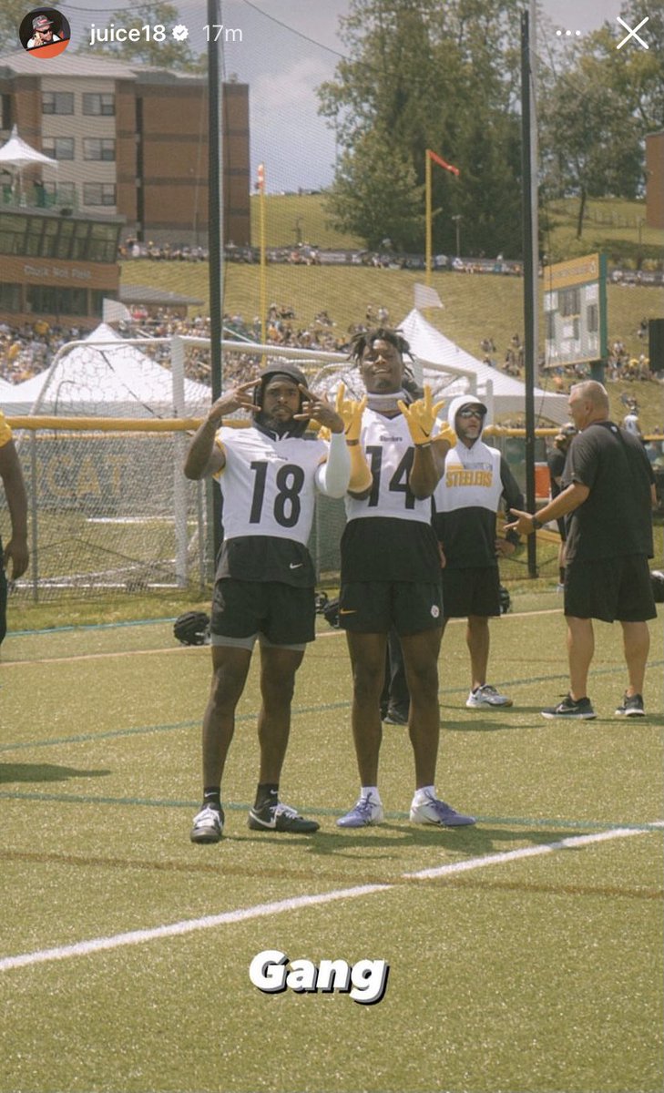 Blitz_Burgh's tweet photo. Diontae and GP! #Steelers #NFL https://t.co/MFfGG9ELpR