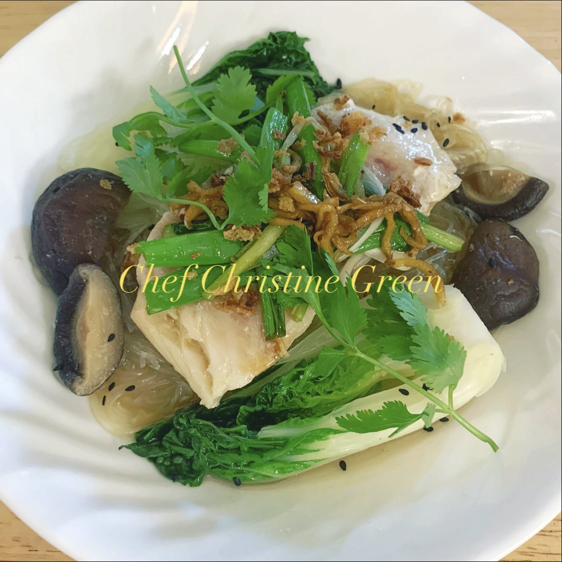 Chynableu's tweet image. Sexy poached cod in chicken/ dried scallops/ ginger broth with rice vermicelli, shiitake mushrooms, Bok Choy and served with a bowl of Jasmine rice 💛