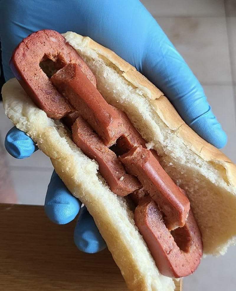 BobbyDukeArts's tweet photo. How to carve a wiener chain https://t.co/LXMzf3VdES