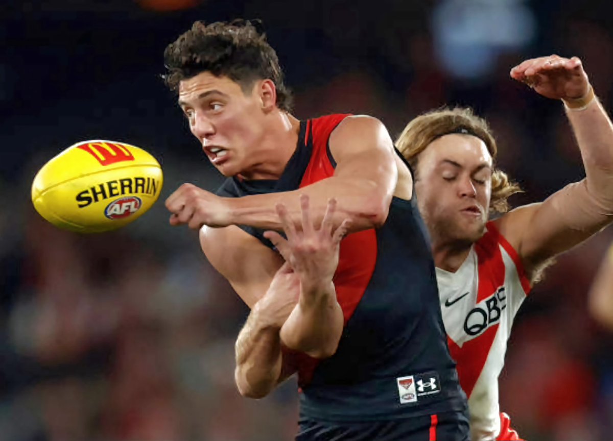 DonCaldwelll's tweet photo. Give Jye more midfield time and see what happens 🔥  

27 Disposals at 81%
22 Effective - 17 Contested
11 Clearances
9 Score Involvements
4 Free Kicks 
1 Goal 

🟥⬛️ https://t.co/hmBts5sZtG
