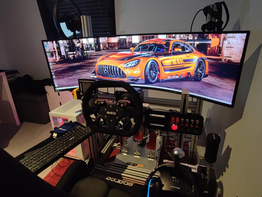 SRPsimracingpro's tweet photo. Jonathan de Francia.  
Nos comparte las fotografías de su cockpit  con los pedales SRP GT 3p Gray Edition.  
Un apasionado del Rally y destacar su colección de volantes. 
Gracias Jonathan.  
#SRP 
#srpsimracingpro 
#simracingpro 
#Simracing https://t.co/ADQRmbioyf