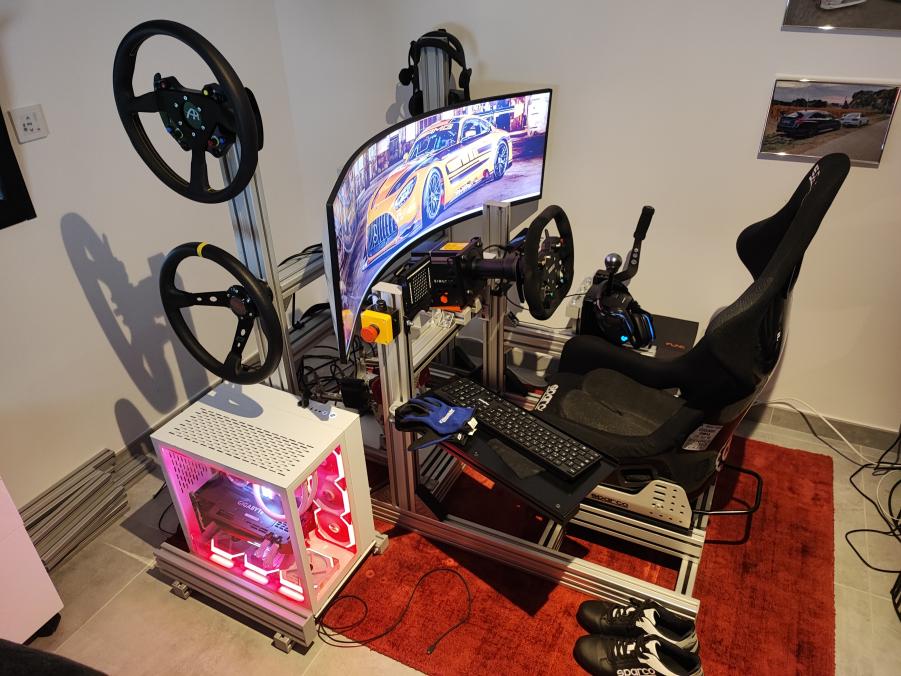 SRPsimracingpro's tweet photo. Jonathan de Francia.  
Nos comparte las fotografías de su cockpit  con los pedales SRP GT 3p Gray Edition.  
Un apasionado del Rally y destacar su colección de volantes. 
Gracias Jonathan.  
#SRP 
#srpsimracingpro 
#simracingpro 
#Simracing https://t.co/ADQRmbioyf
