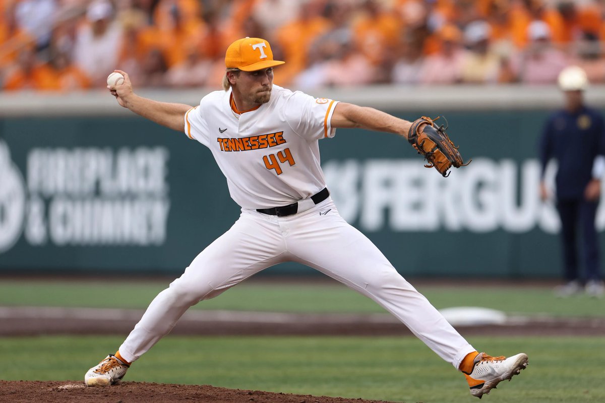 SatDownSouth's tweet photo. Over the past 2 years… Tennessee has had 

- Pitcher who can throw 105 mph 
- QB who can throw a football 90+ yards
- WR who can run faster than Tyreek Hill (24 mph) https://t.co/EcTCLMpZlR