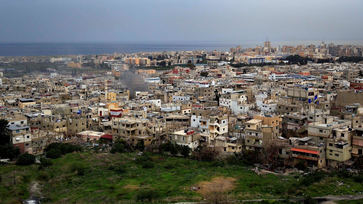 Beirutspring's tweet photo. It is astounding that the word مخيّم (tent camp) is still used to describe this place (ein el helwe). The continued use of this word is a an act of denial. This is a Lebanese city, not a camp. https://t.co/wYAvlhRMQQ