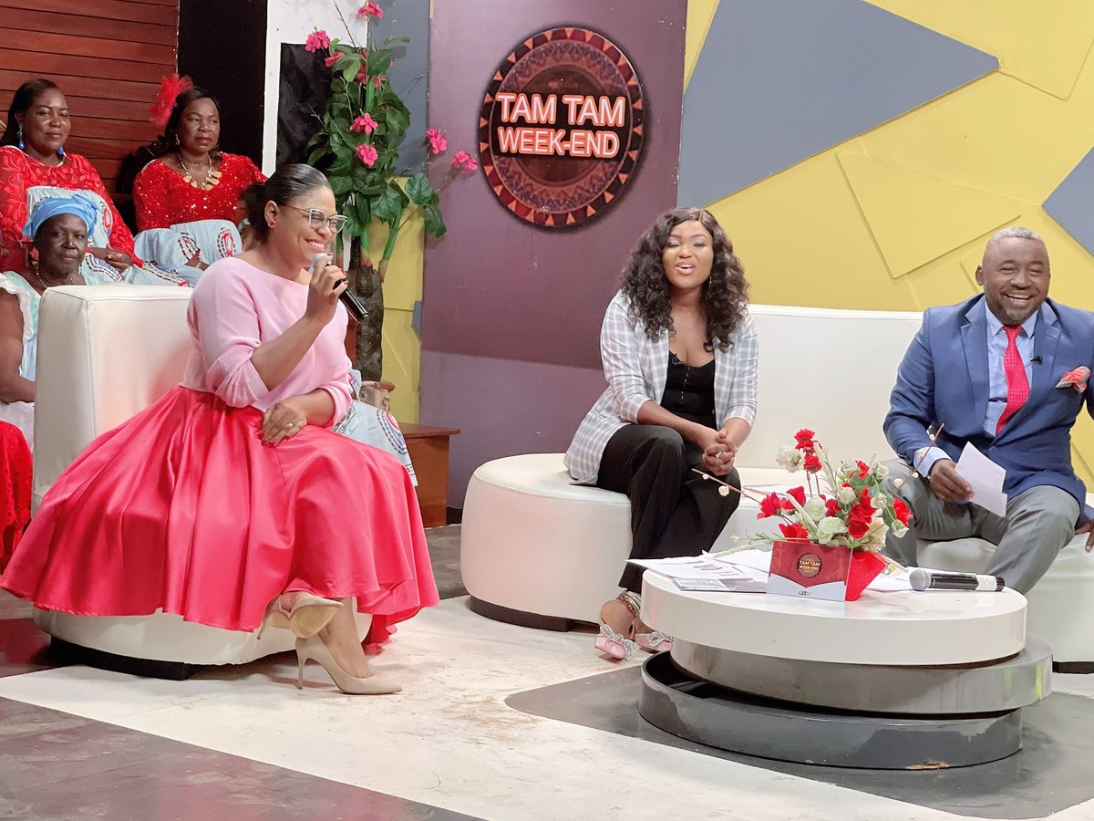 sandrinennanga's tweet photo. Nous étions en direct de la crtv télé sur l’émission #TamtamWeekend aux côtés de la légende Petit Pays

Merci @ivo 
Merci @eleanor 
#essence #mynewEP #Stillonline 
… https://t.co/2kJ3RqR5oG
