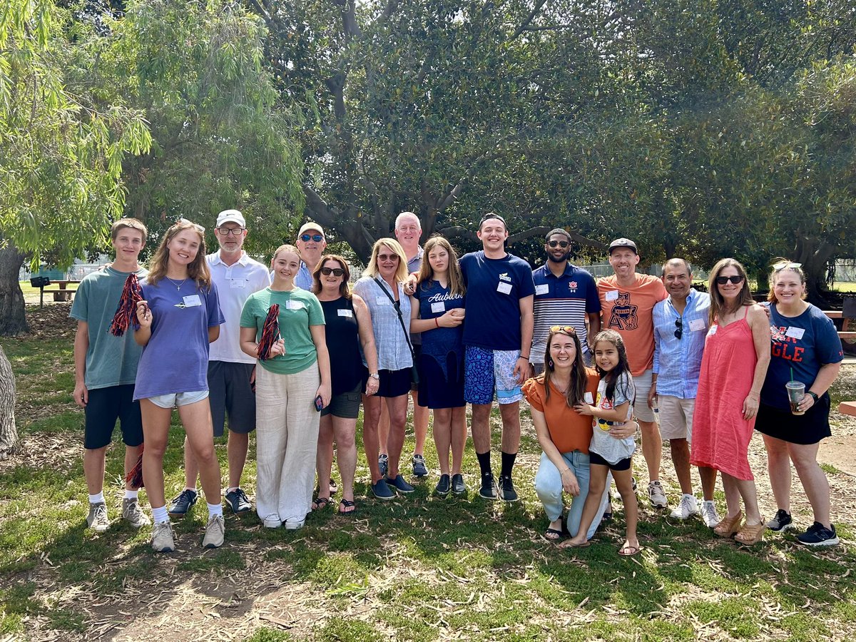 LAAuburnClub's tweet photo. Next week, nearly 50 Southern California ☀️ students make their way to the Plains to start their freshman year at @auburnu 🐅! We had a great time this morning sending a few of the LA students off! Welcome to the #auburnfamily. We’re rooting for you! https://t.co/jyekfaJOD6