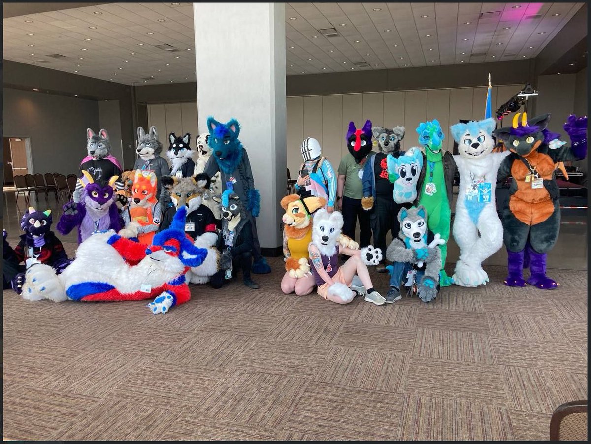 So found the "fursuit parade picture" for Free Fur All so looks like...19? Maybe 20 fursuiters participated.
Shall we name them.
#FreeFurAll23 #FreeFurAll