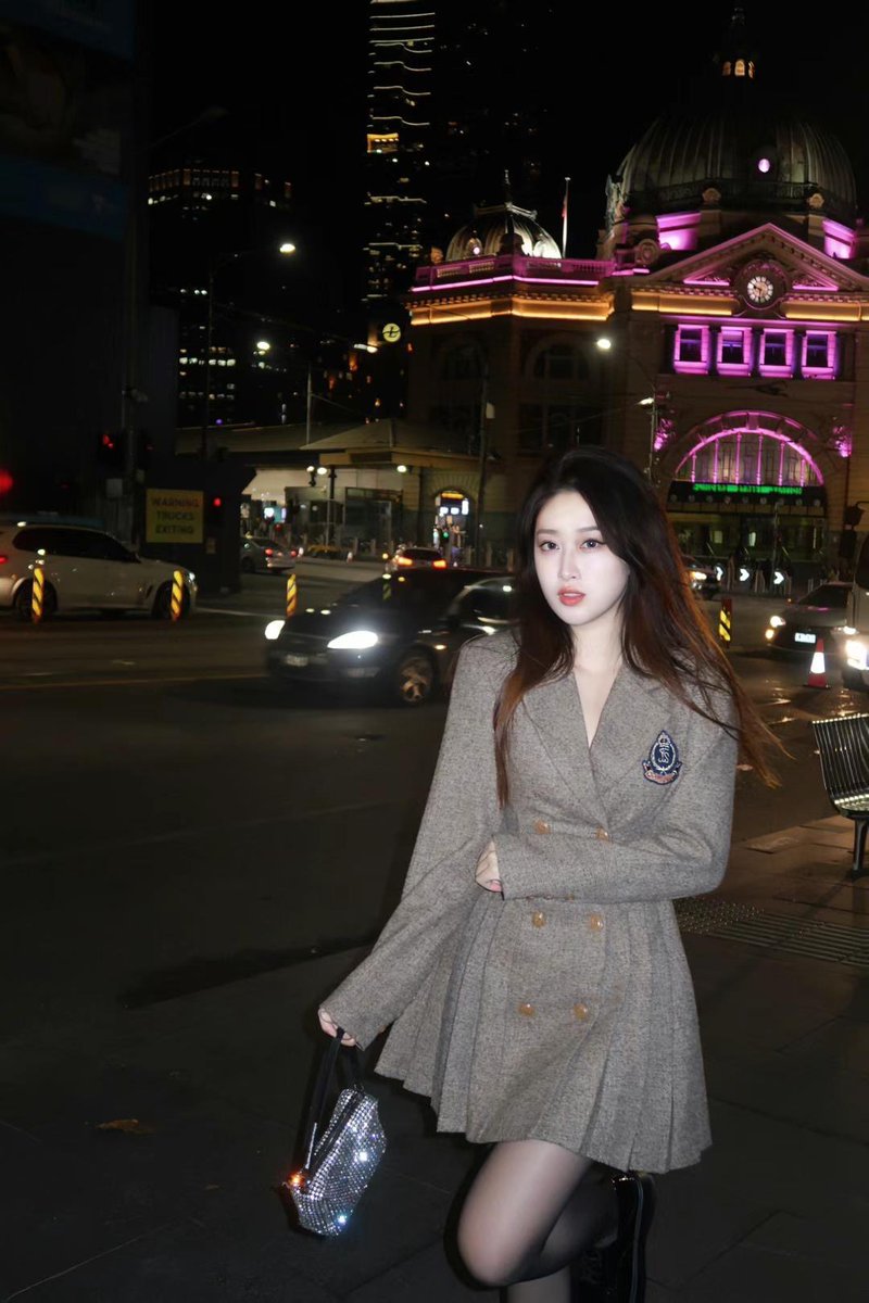 Asdfnn7's tweet photo. @wtnfane 今天我用陈艾冰精妈的丝袜手淫撸管了啊啊啊，我操死陈艾冰的丝袜，让你穿丝袜，我的小鸡吧被陈艾冰精妈的丝袜强奸了啊啊啊 https://t.co/Nsu7djVhws