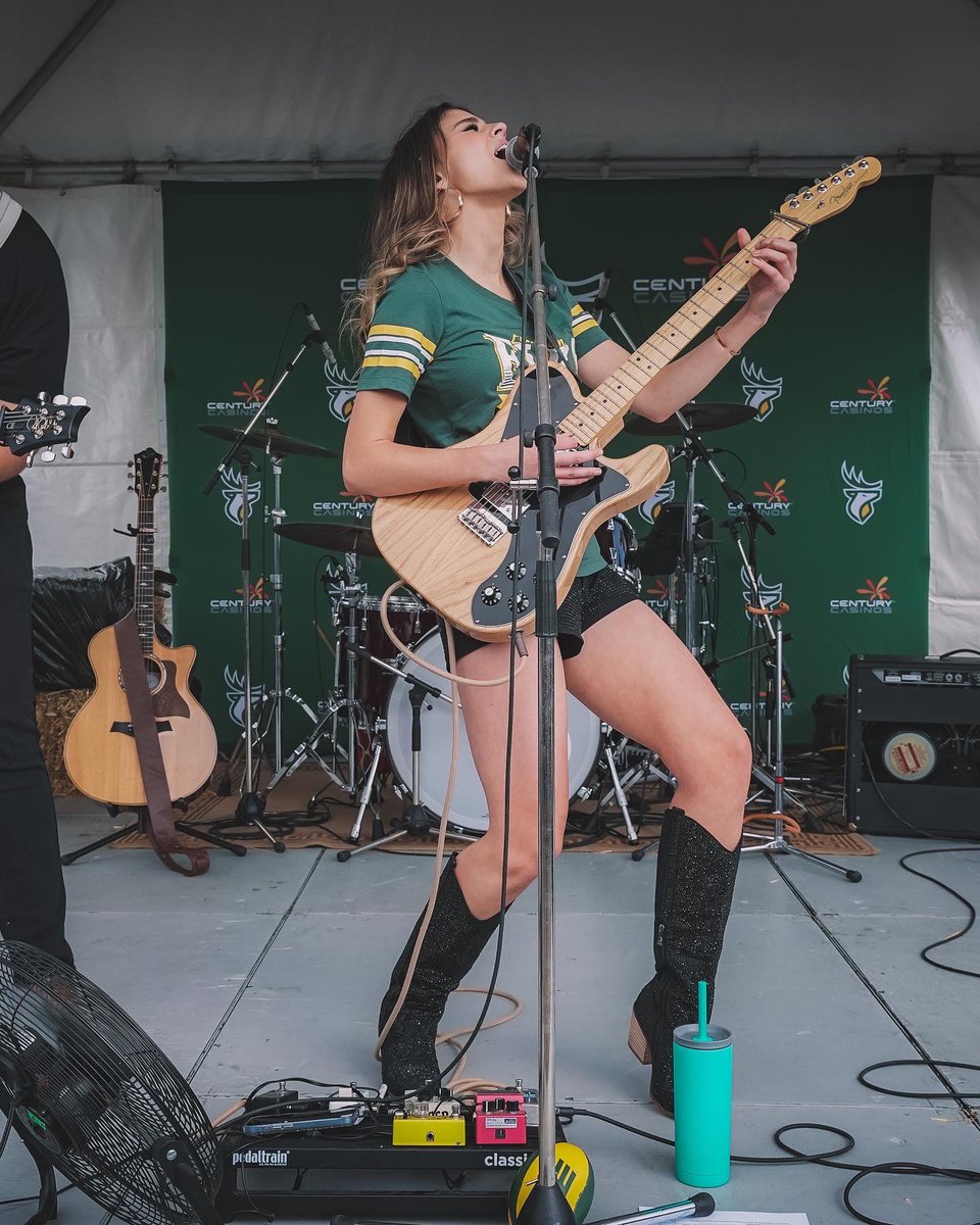 thatsmehaileyb's tweet photo. Huge shoutout to my friends @GoElks for having the band and I play at their tailgate party yesterday! Everyone was so kind and the fans were killer. We had such a great time. Thanks to everyone who came out!🏈

📸: @ThisIsCodi https://t.co/3yPlAQrao3