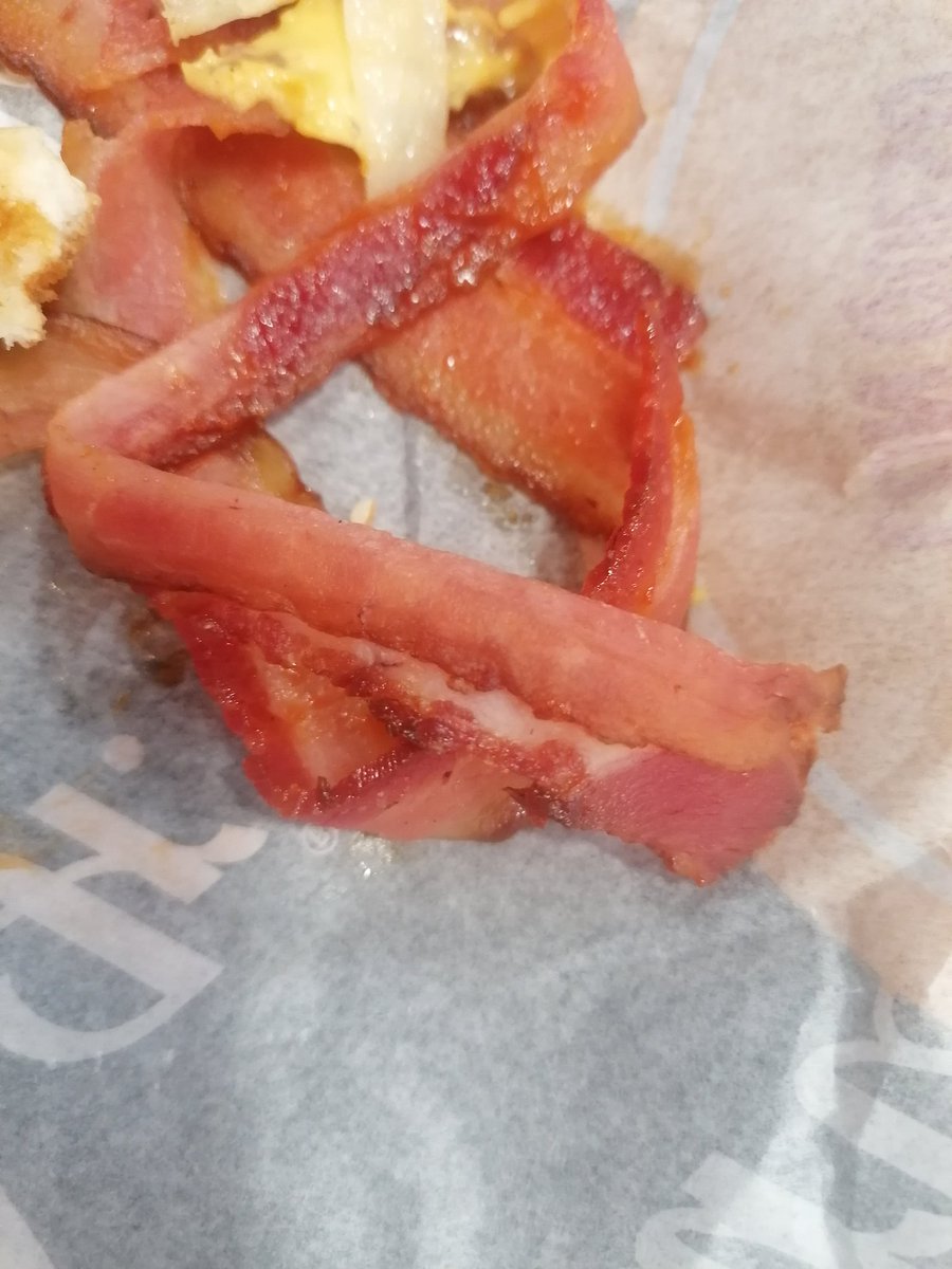 NormaHe64664658's tweet photo. @CarlsJrMx @Profeco acudimos a comer en la sucursal satélite y fue pésimo el servicio, el tocino crudo , el pan de una hamburguesa de pollo remojado las papas remojadas y frías , ojalá capaciten a su personal para al menos dar soluciones y no solo decir una disculpa https://t.co/PfngIm6G5b