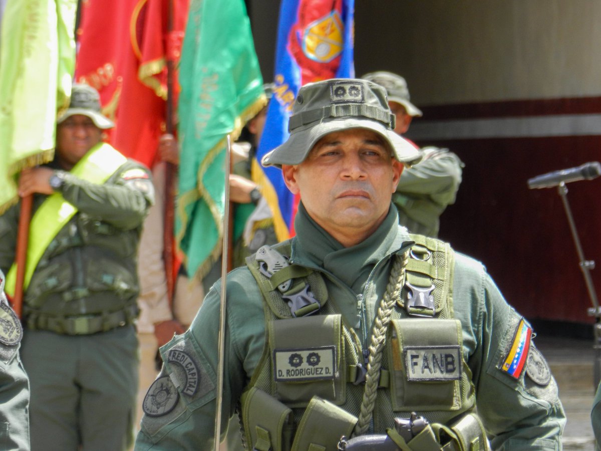 31BrigadaLC's tweet photo. Extendemos nuestras más sinceras palabras de felicitaciones al Cddno GD Dilio Guillermo Rodríguez Díaz, quien el día #29Julio asumió formalmente el Comando de la @ZODI41capital
A sus completas órdenes en el Comando de esta Unidad Superior. Disciplina, Lealtad y Coraje. https://t.co/WzNxmtUUHW