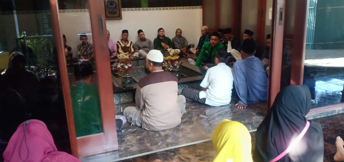 SajudinMuhammad's tweet photo. Makam KH. Arwani Amin Kudus. https://t.co/vqG3xOoulz