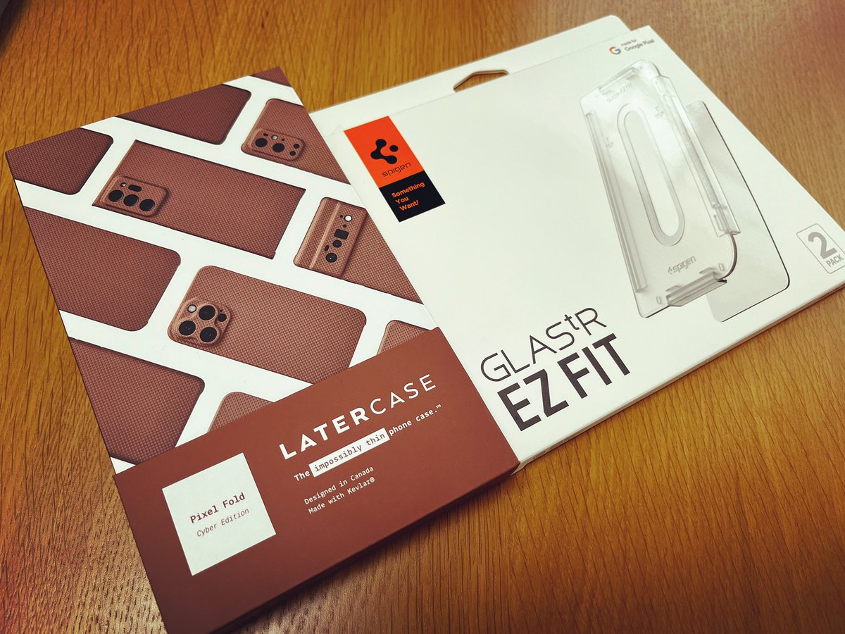 gorobros's tweet photo. Pixel Foldのカバーディスプレイ用ガラスフィルム選び。spigenのGLAStR EZ FIT を導入したところ、無事LATERCASEとは干渉しなかったのでご参考まで。
（まあLATERCASEユーザーがそもそも日本では少なそうだけど。。）
#pixelfold #latercase #spigenglastrezfit https://t.co/G0s2E2Aj8h
